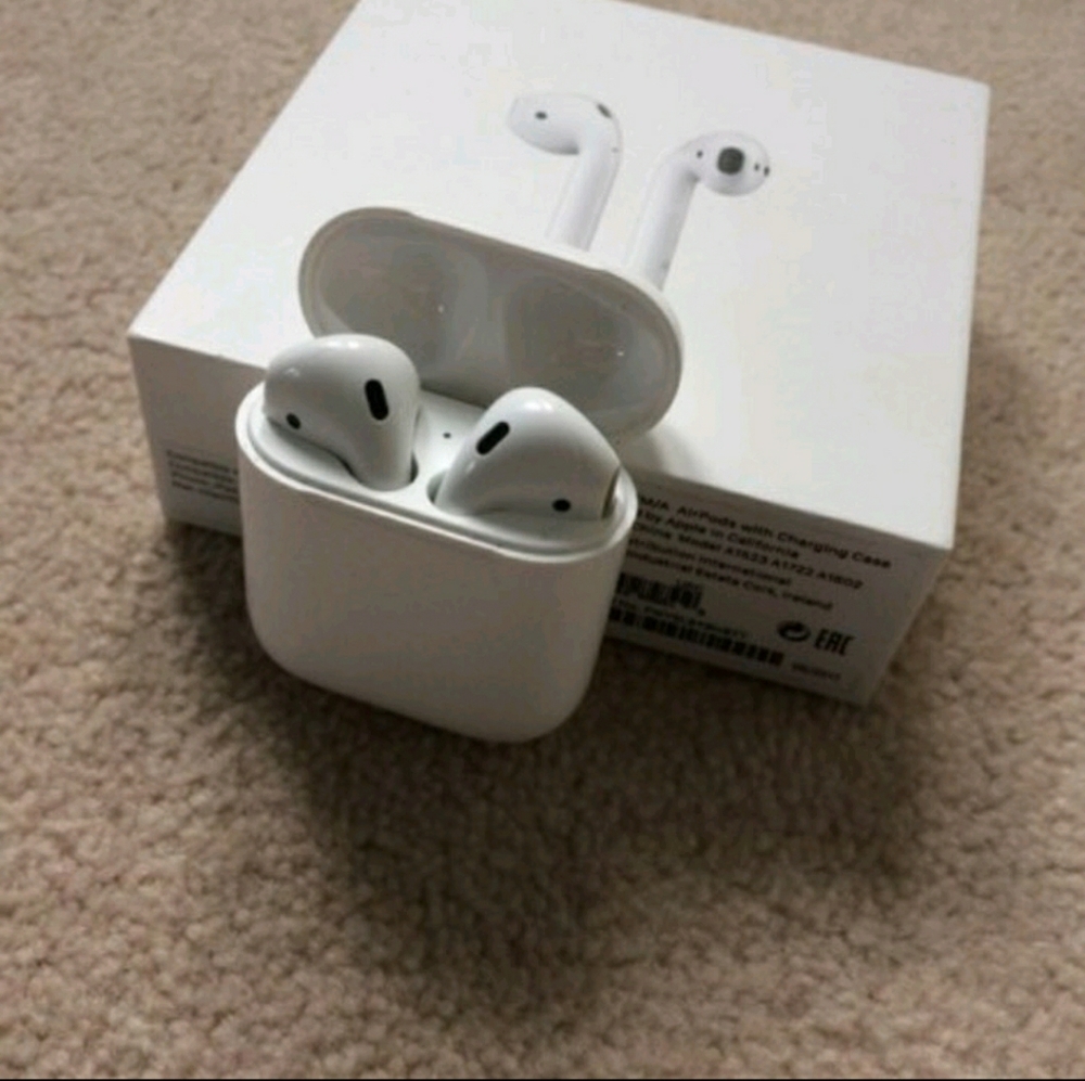 Airpod!! - Picture 2 of 2